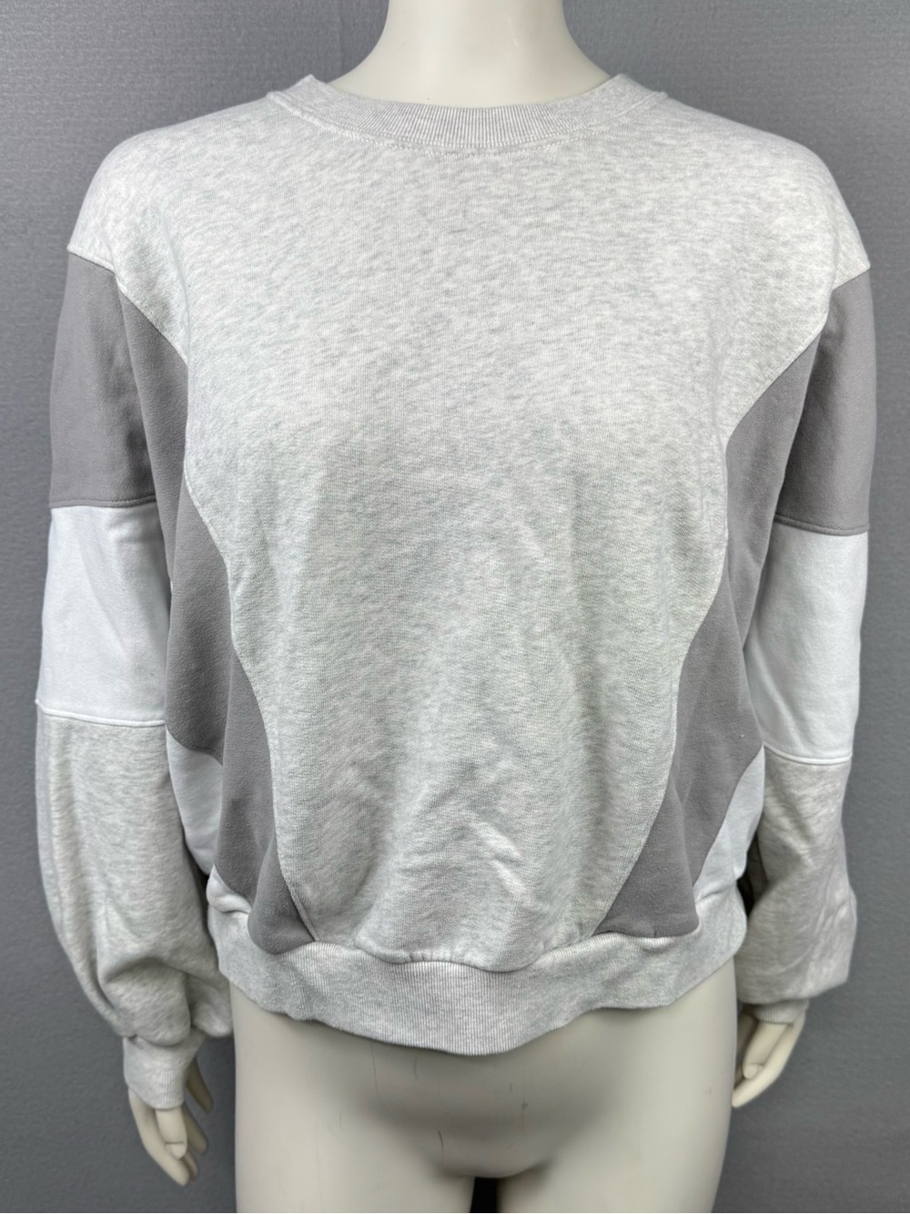 Women’s Abercrombie & Fitch Gray Colorblock Sweatshirt, size Medium